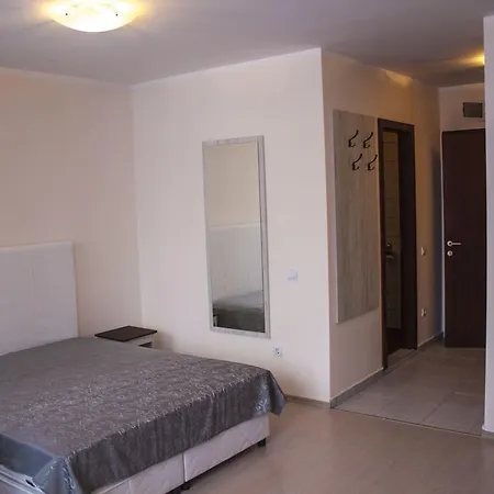 Gardens Aparthotel 3*